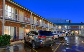 Hamilton Henry Parkes Motor Inn